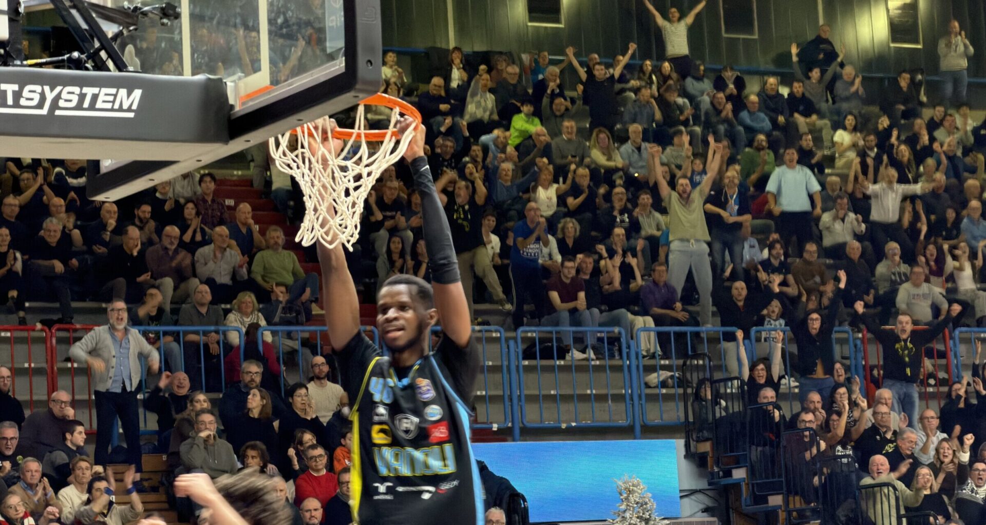 Cuore e carattere e la Vanoli torna a vincere al PalaRadi