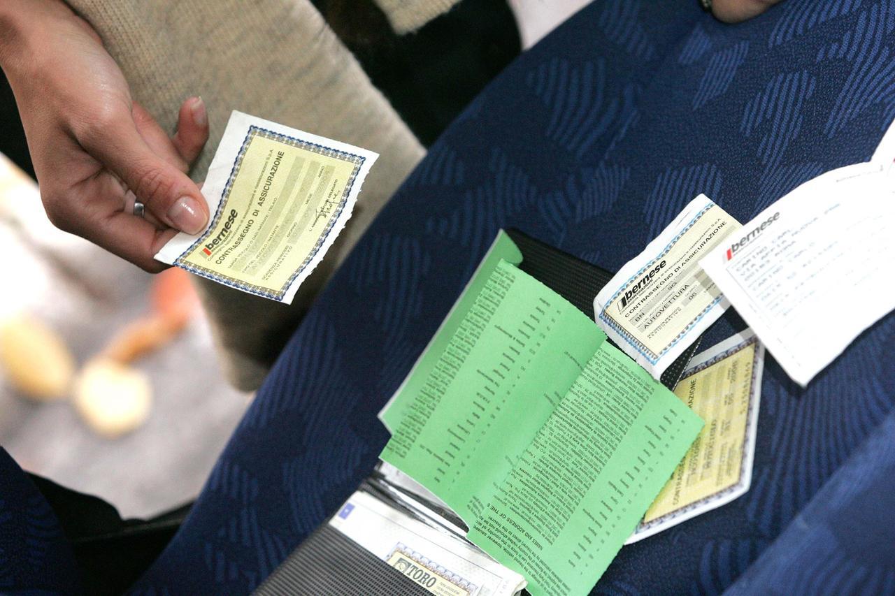 Assicurazioni auto sempre più care, quanto sono cresciuti i costi a Ferrara