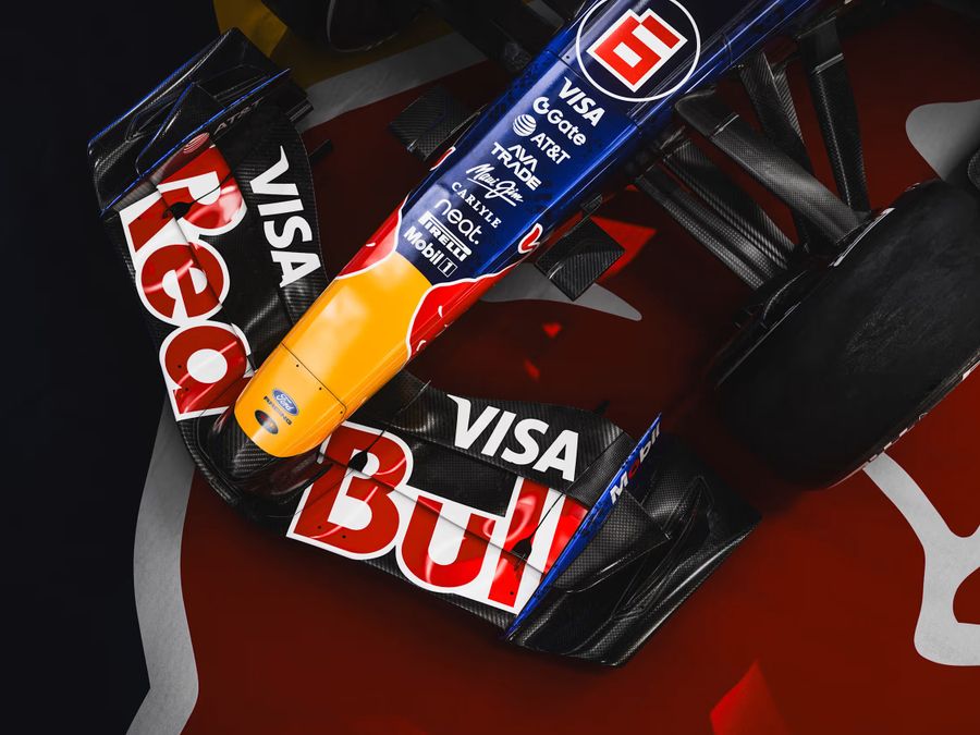 Red Bull, ecco la monoposto 2026 con una nuova livrea e il motore Ford