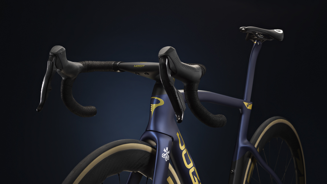 Svelata la Pinarello Dogma F di Pidcock per il 2026. Sarà disponibile anche per l’acquisto