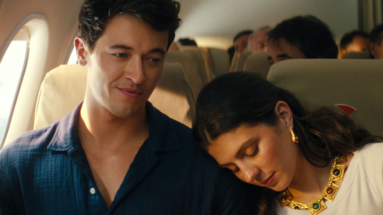 People we meet on vacation è il film Netflix sulla sospensione emotiva: l’amore non arriva quando lo desideriamo ma quando siamo capaci di sostenerlo