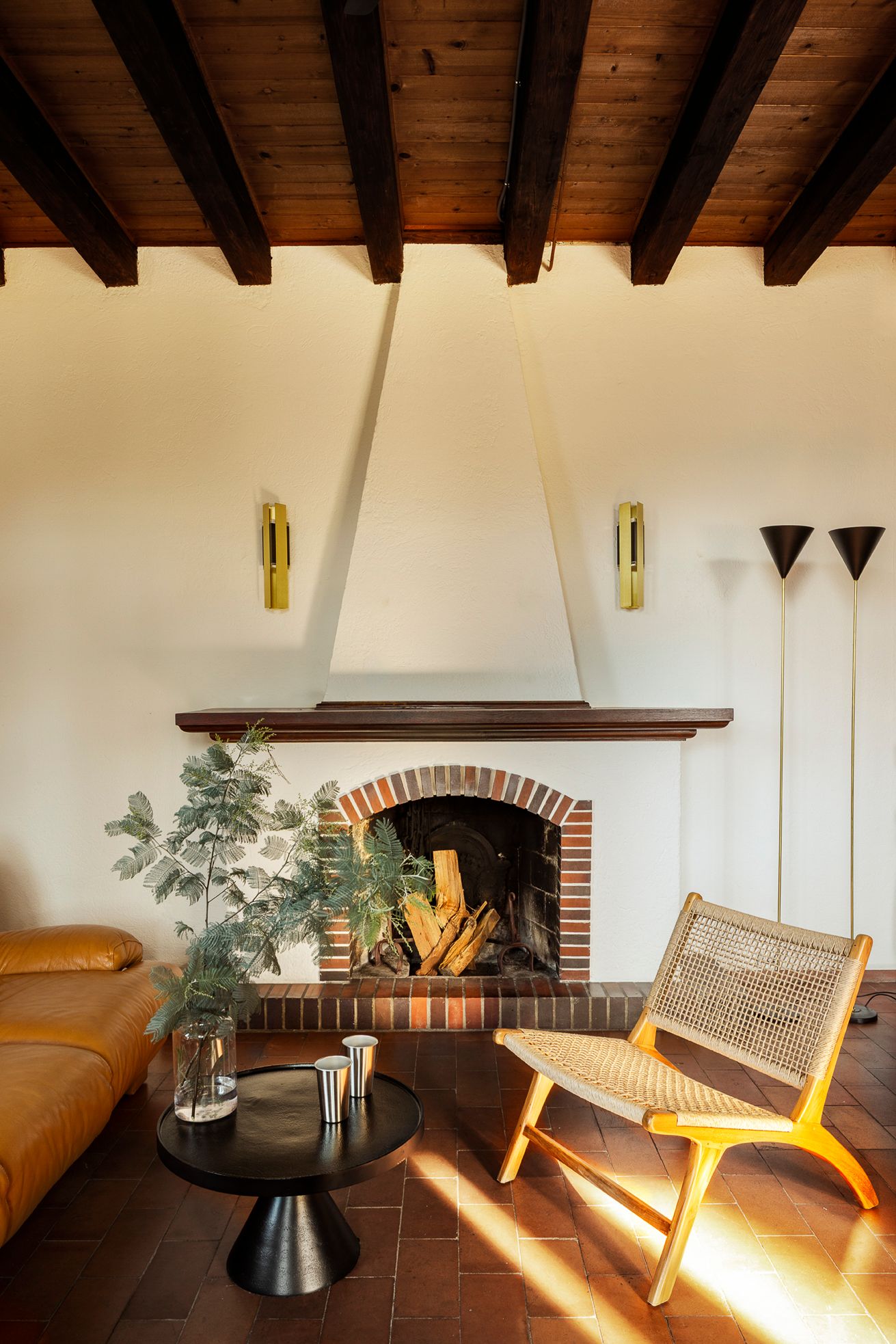 Azucena camino Tooy Weswing.