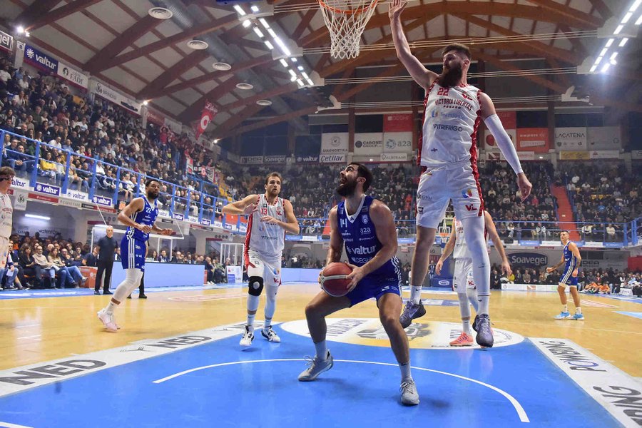 Pesaro-Brindisi, il big match del venerdì sera in diretta su Rai Sport