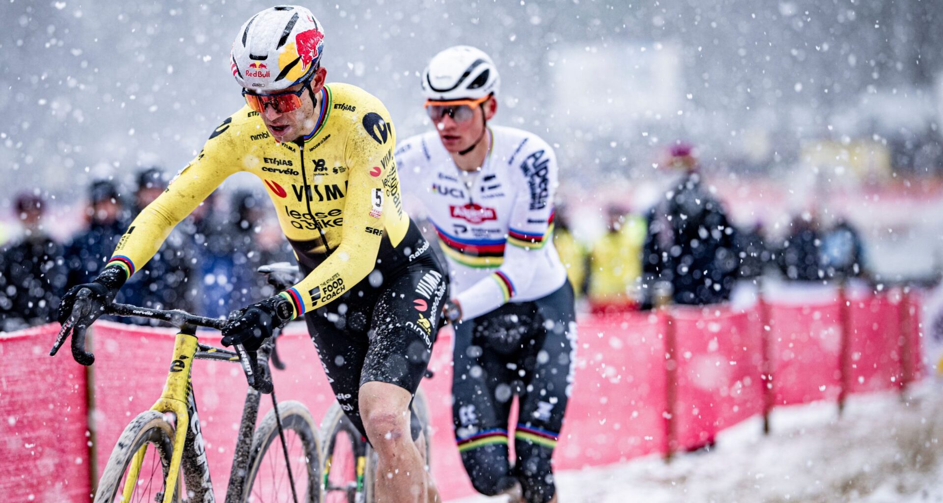 Ciclocross, Van Aert: «Anche se Van der Poel ha vinto tutte le gare, l'ho visto meno dominante dell'anno scorso»