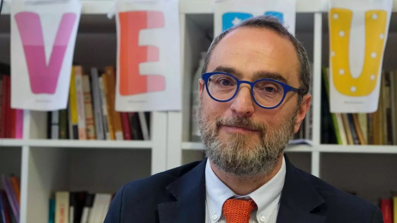 La scuola di Palermo in cui le lezioni durano 50 minuti, non si fanno scrutini, non si danno voti se non a giugno. Il Dirigente: "Diminuite le assenze e azzerata la dispersione". INTERVISTA