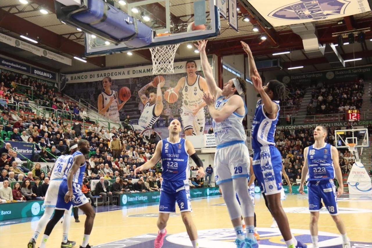 Impresa Dinamo, battuta la capolista Brescia all’overtime