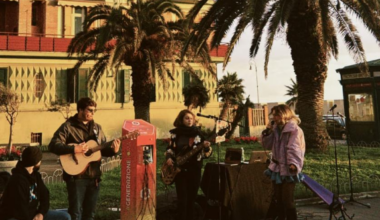 “Canto pop punk in questa splendida città” (VIDEO)