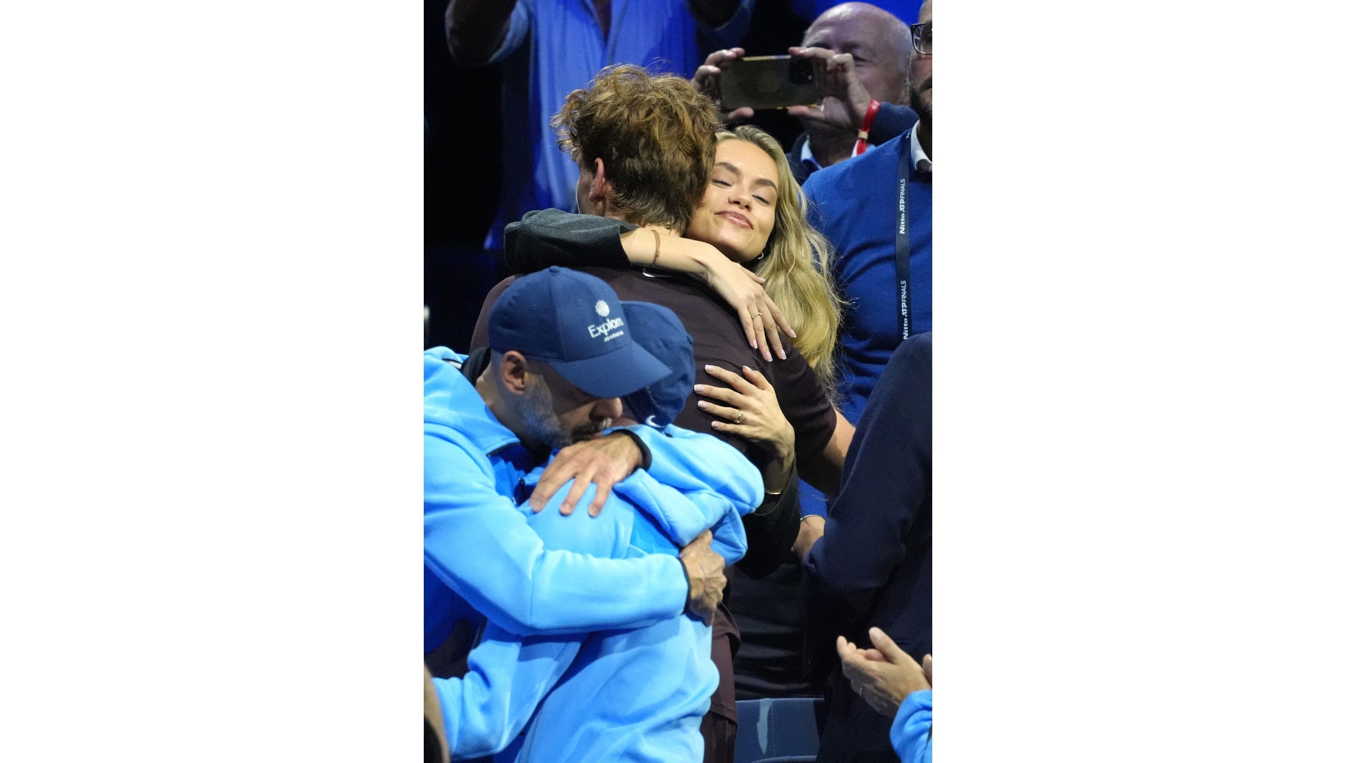 Jannik Sinner festeggia con Laila Hasanovic durante l'ottavo giorno delle Nitto ATP Finals 2025 - Credits Getty Images