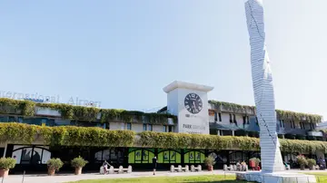 Presa per i capelli hostess di terra prima del volo Ryanair. Turisti volevano salire senza documenti