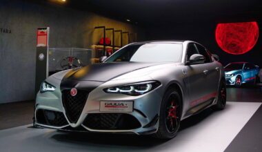 Foto - Vento in poppa per l'Alfa Romeo Giulia: la Quadrifoglio si veste da Luna Rossa - AlVolante