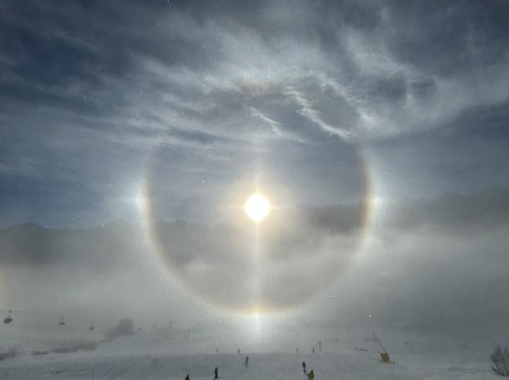 In Presena compare l’alone solare, spettacolare effetto nel cielo