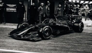 Aston Martin, debutto in extremis: ecco la AMR26 in pista a Barcellona