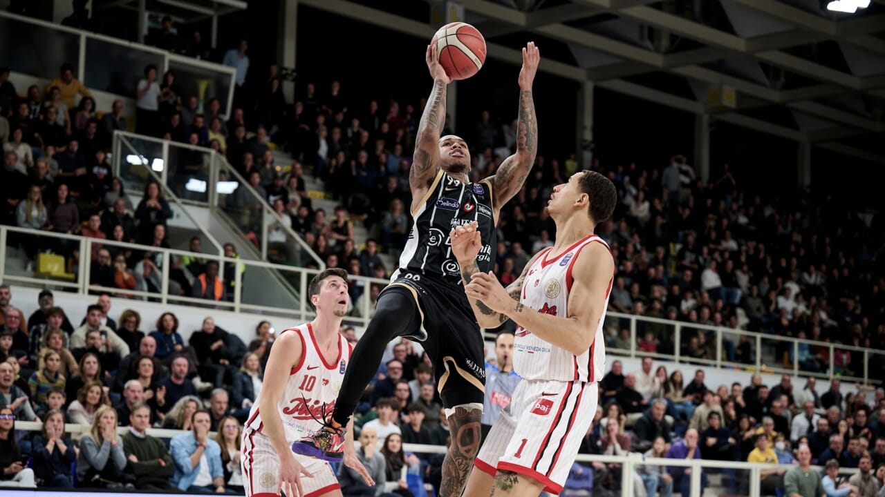 l’Aquila risorge e piega Trieste nel finale 89-87. Gli highlights