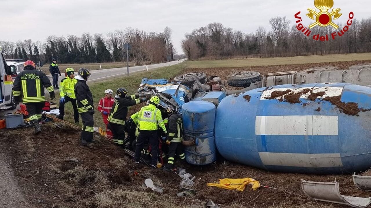 autista incastrato tra le lamiere
