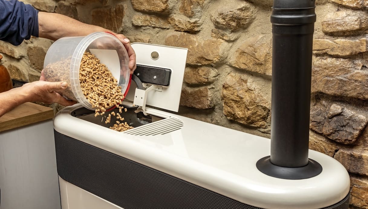 Bonus pellet 2026, gli incentivi statali per le stufe: detrazioni e Iva agevolata