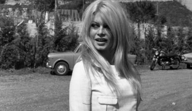 Funerali Brigitte Bardot, cerimonia religiosa semplice su maxischermo
