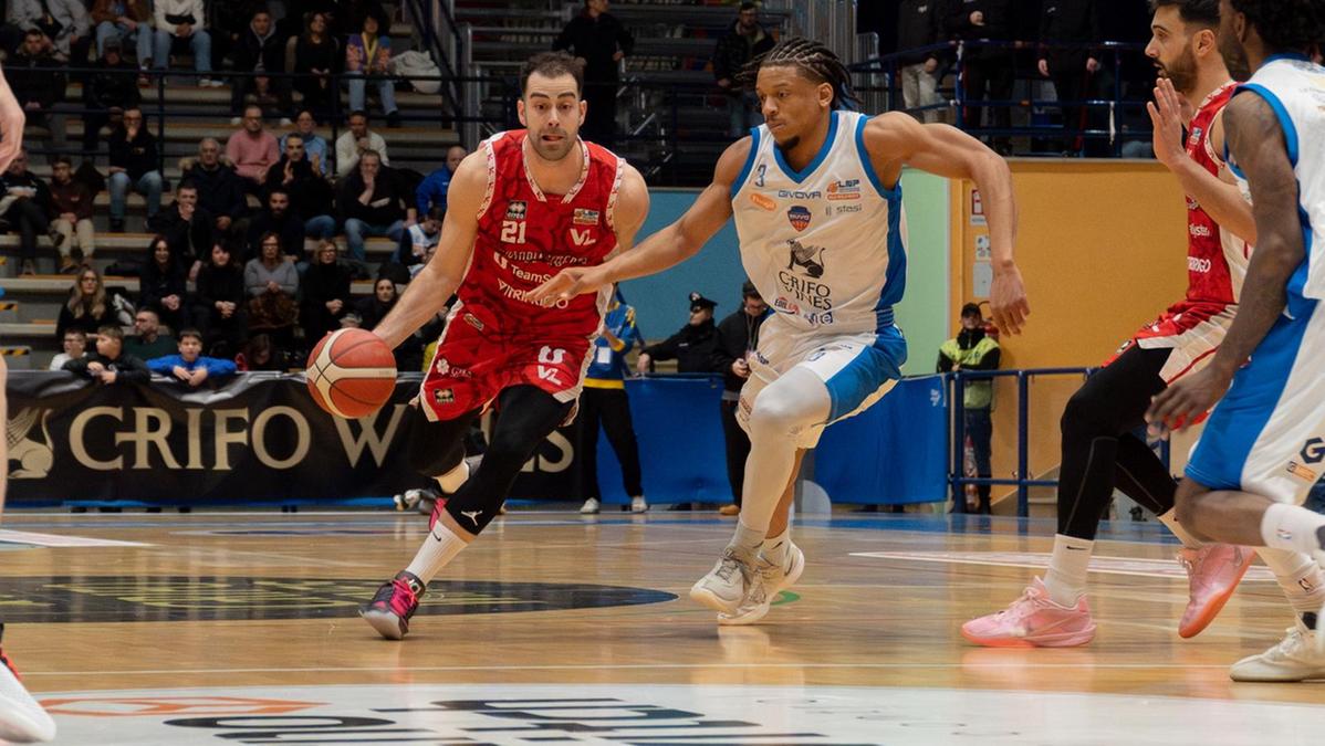 Vuelle: prima domina, poi soffre e alla fine vince col brivido per 95-90