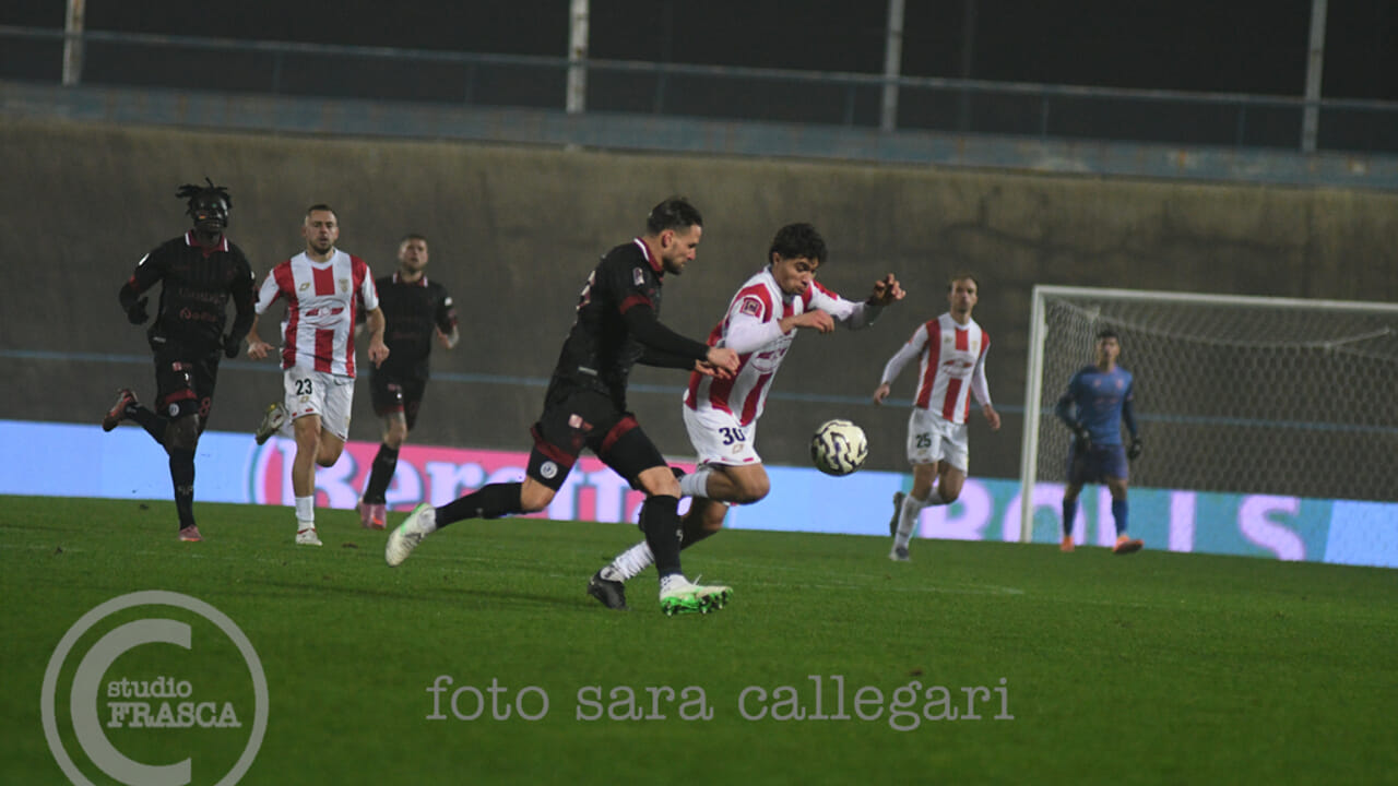 Un Forlì eroico cede all'ultimo minuto all'Arezzo: galletti sconfitti al "Morgagni"