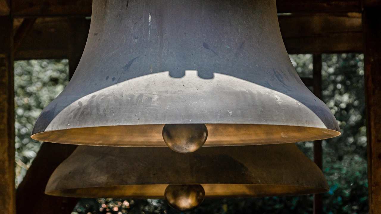 La campana per la vita che ha fatto paura a Sanremo