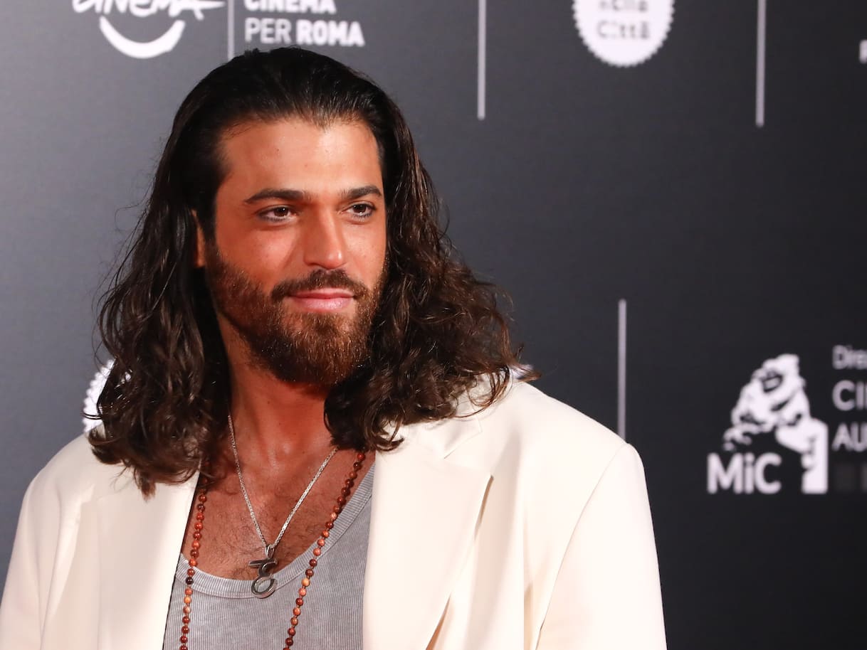 Can Yaman rilasciato, era stato arrestato in Turchia in un'indagine sul traffico e consumo di droga