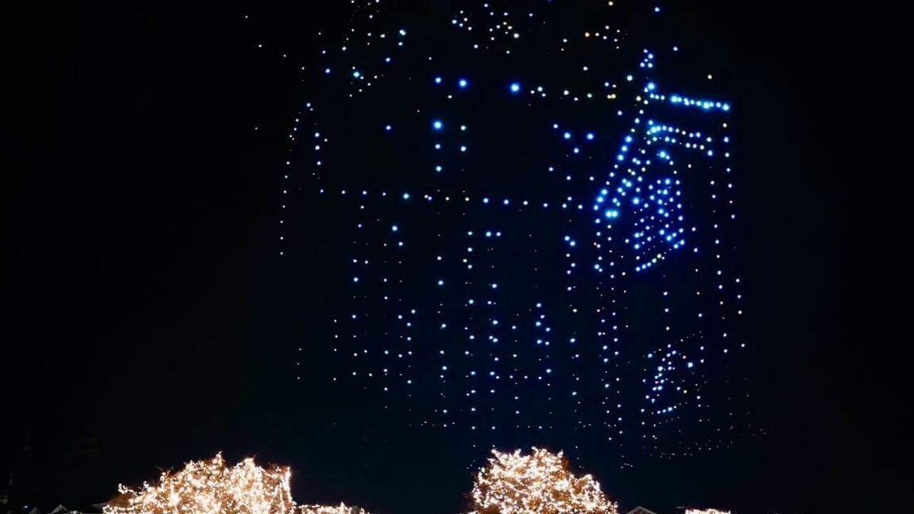 Uno spettacolo mozzafiato di droni per salutare il nuovo anno