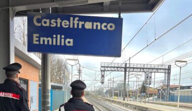 l’aggressore bloccato dai passeggeri e arrestato