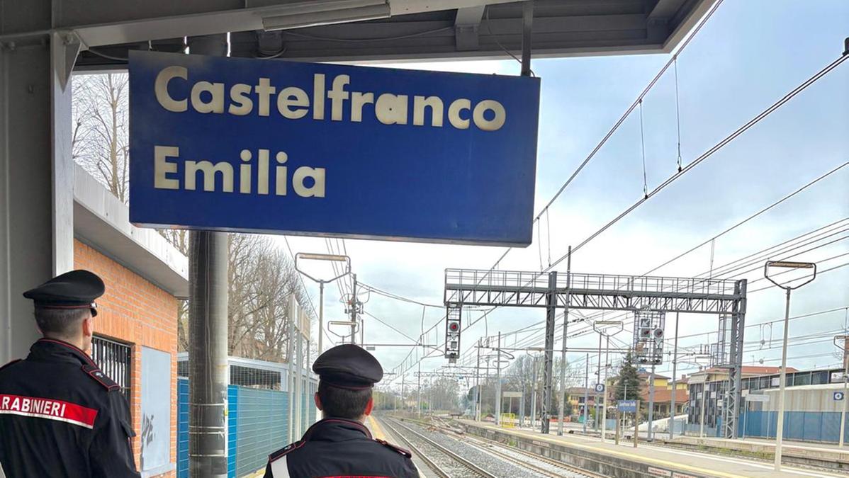 l’aggressore bloccato dai passeggeri e arrestato