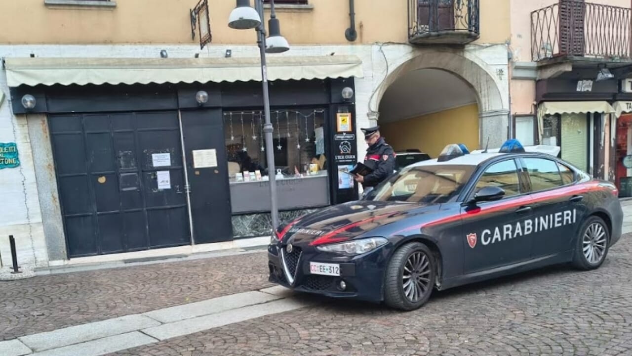 Mangia a scrocco al ristorante e scappa senza pagare: denunciata una donna