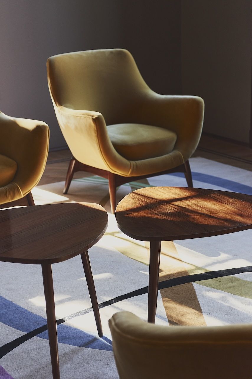 poltrone tavolino basso tappeto