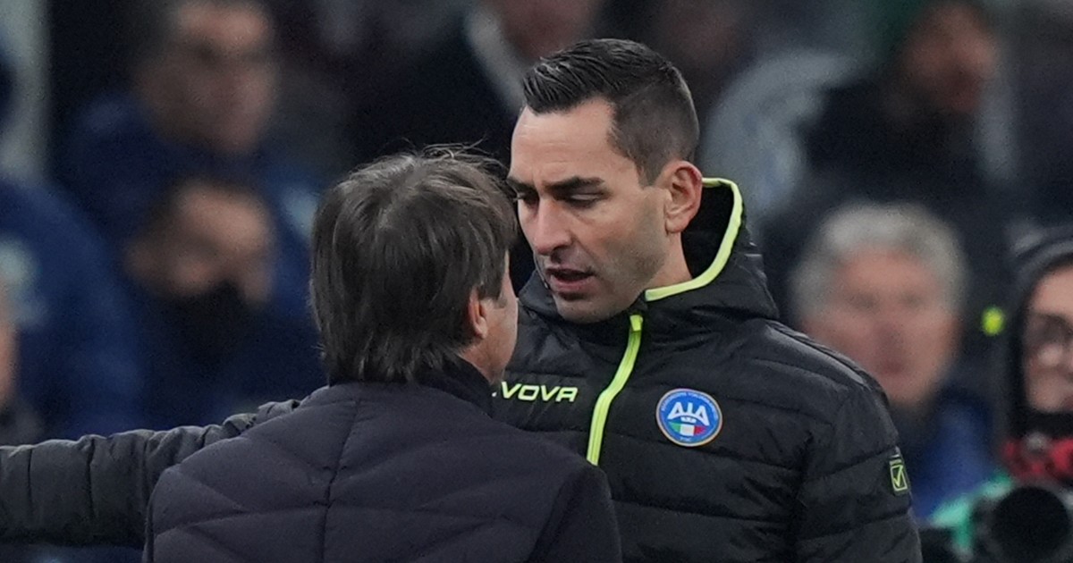 Il calcio al pallone, le urla all’arbitro, il faccia a faccia col quarto uomo e poi… - Il Fatto Quotidiano