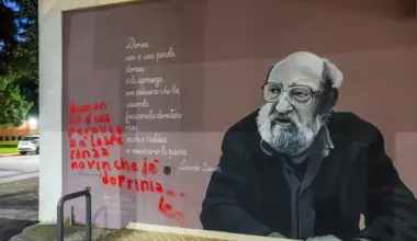 Udine, il murale su Zanier al Villaggio del Sole è stato tradotto in friulano con lo spray - Messaggero Veneto