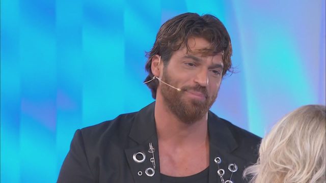 Can Yaman a C’è Posta per Te - C'è posta per te Clip | Witty TV - Witty TV