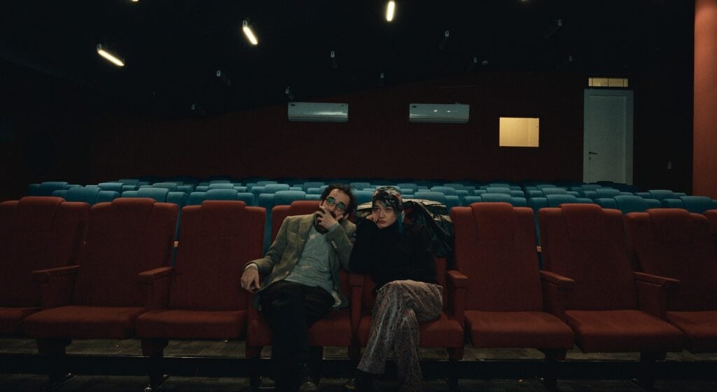 Divine Comedy. Realismo e assurdità nel film del regista iraniano Ali Asgari (che è bloccato a Teheran)