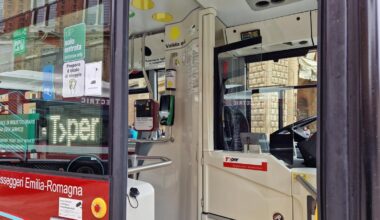 Paura sul bus a Bologna, autista minacciato con un’arma da un passeggero. “Fai il tuo lavoro, vai avanti e non ti fermare”