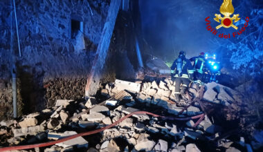 FOTO e VIDEO | Esplosione alle porte di Arezzo, crollata una palazzina. Ci sono tre feriti