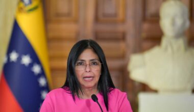 Venezuela, Trump alla vice di Maduro: 'Faccia le cose giuste o pagherà un prezzo molto alto' - Notizie