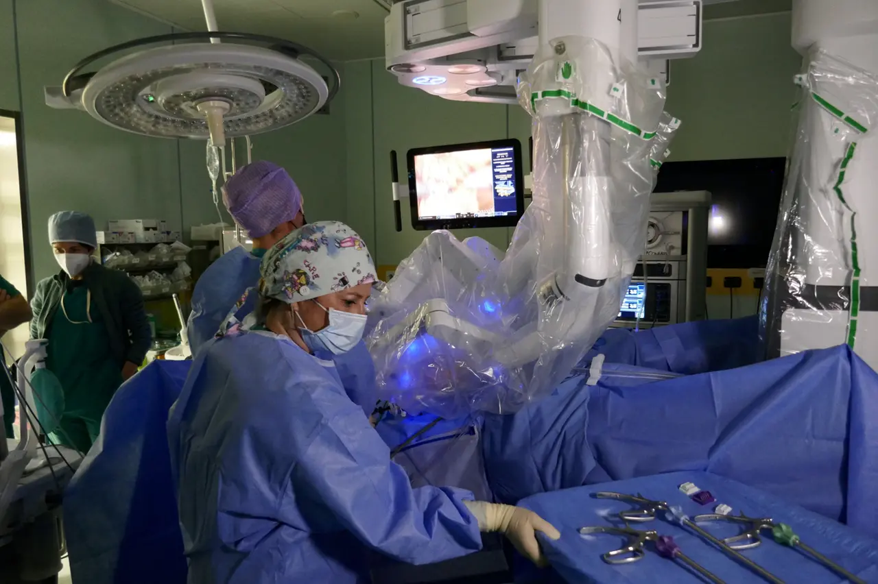 FE_INTERVENTOROBOSPED7521-101808773