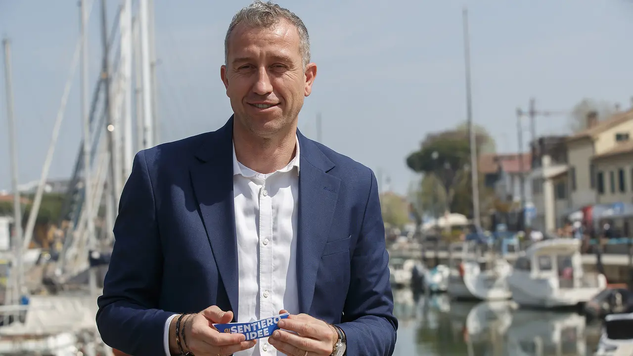 FE_ZAN_9823-101845951