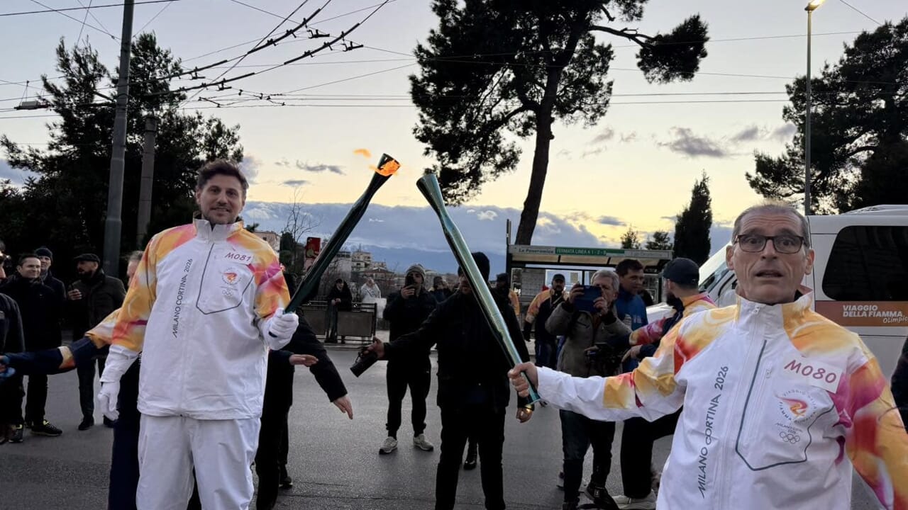 L'entusiasmo di Chieti per il passaggio della Fiamma olimpica verso Milano-Cortina 2026 [FOTO]