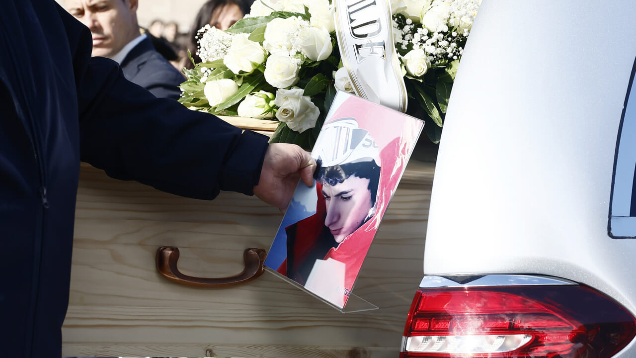 la Nuvola dell'Eur illuminata di bianco per Riccardo Minghetti