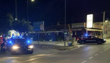 pestato brutalmente, rapinato e poi abbandonato in strada