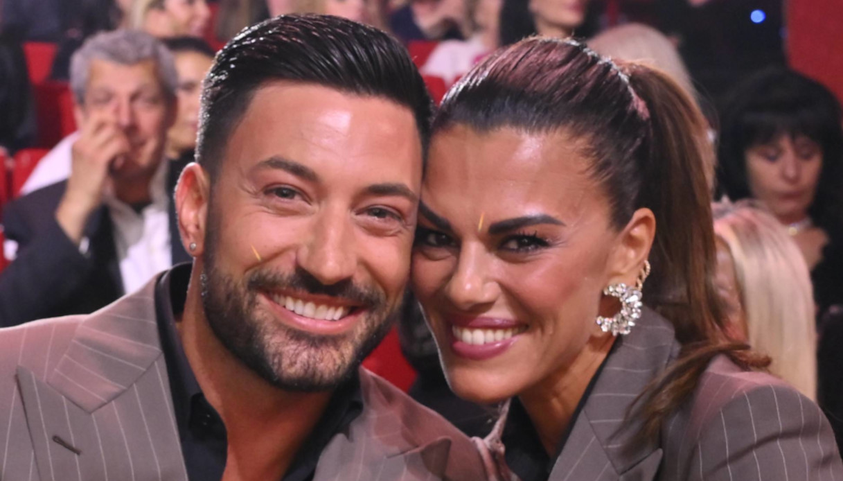 Bianca Guaccero, il compleanno più dolce con Giovanni Pernice: lo scambio romantico