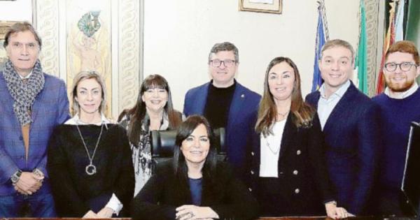 Calano gli abitanti, assessori più poveri