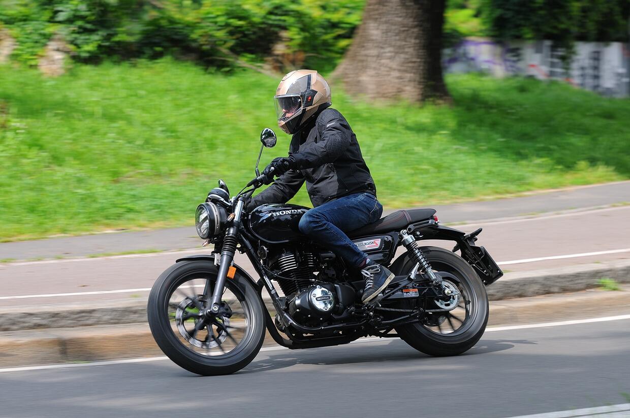 Prova Honda GB350S 2025 recensione con pregi e difetti, scheda tecnica e velocità