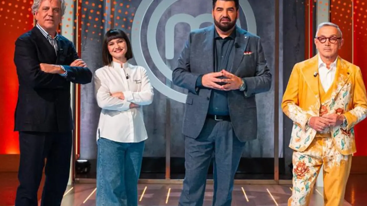 I giudici Locatelli, Cannavacciulo e Barbieri nella puntata di Capodanno di Masterchef, con loro anche Chiara Pavan del 'Venissa'