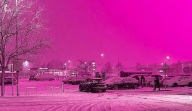 Il cielo si tinge di rosa a Birmingham e nelle West Midlands(Fonte immagine: @Complex via X)