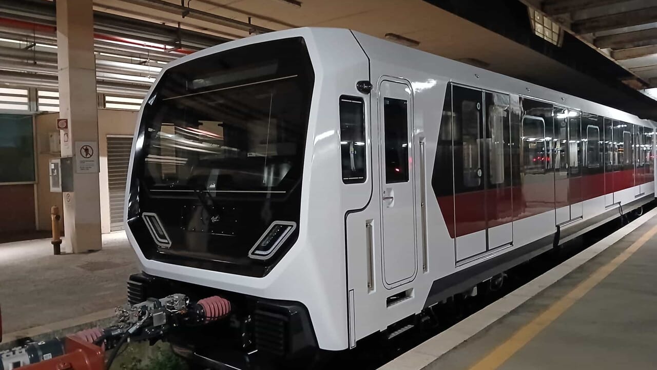 La metro B di Roma chiuderà la sera per i test sui nuovi treni Hitachi