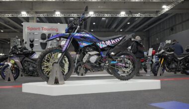 WR125R: Yamaha rispolvera gli anni ’90 e i colori fluo - News