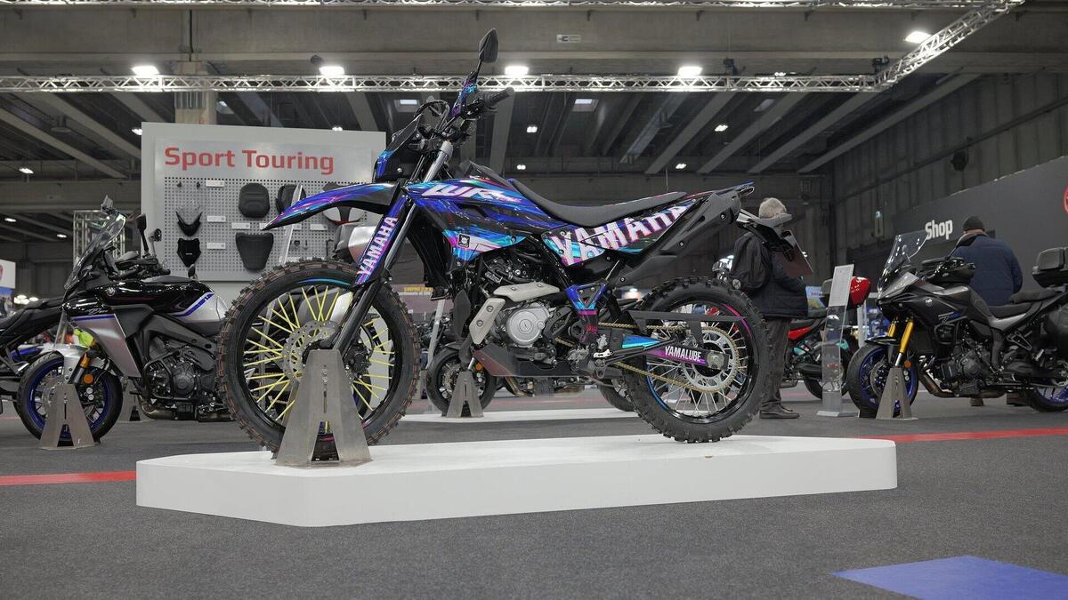 WR125R: Yamaha rispolvera gli anni ’90 e i colori fluo - News