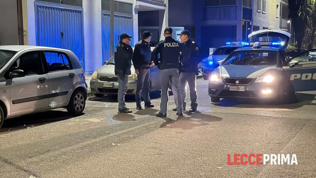 Sparatoria strada durante lite ex moglie arrestati padre figlio dopo fuga moto